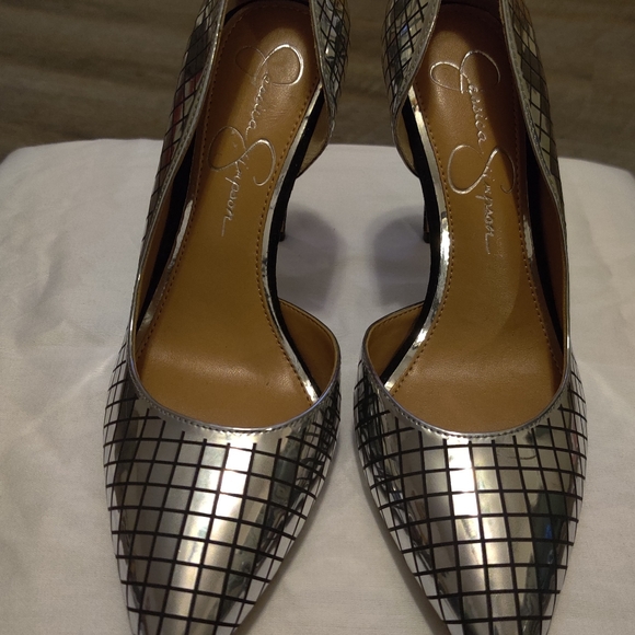 Jessica Simpson - Picture 1 of 3